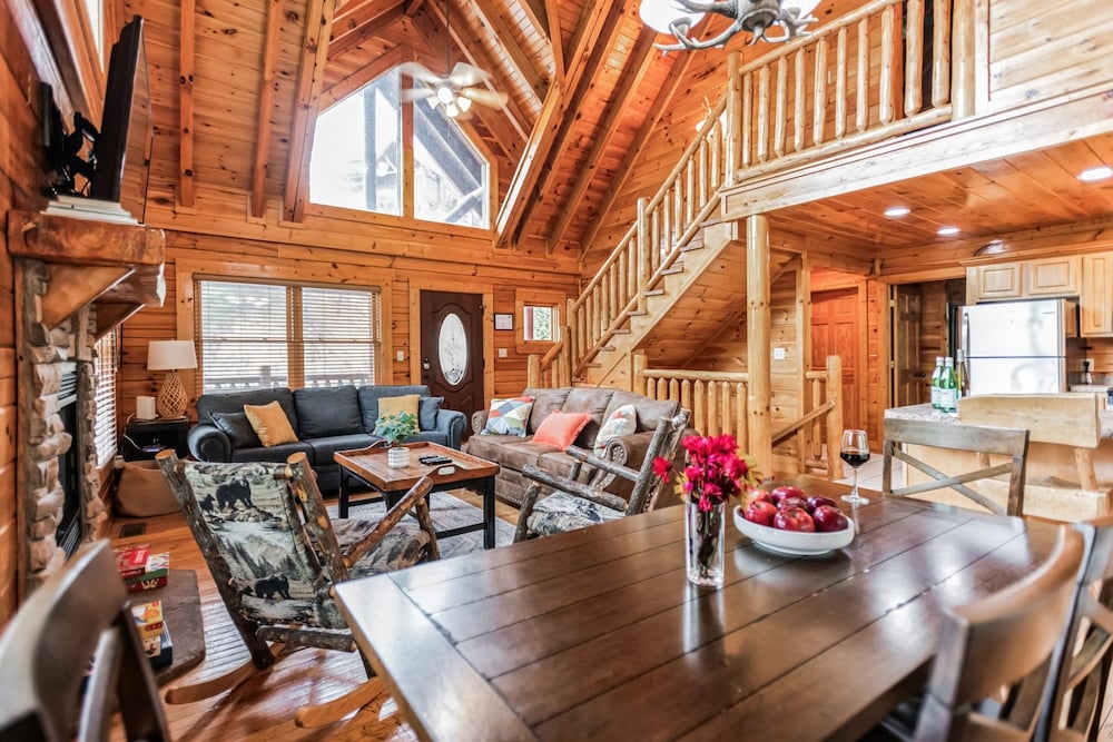 Summit View Way Resort Cabin w Hot Tub Deck w Views Pool Table