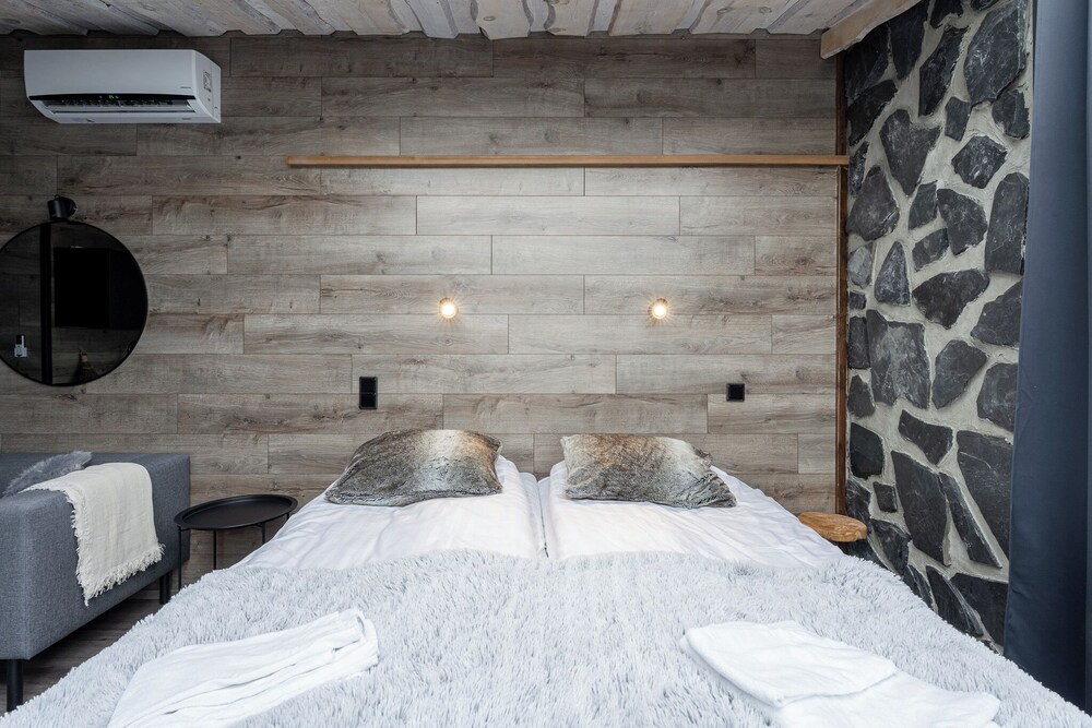 Private & Luminous Suite with lake views
