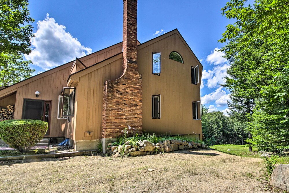 Bartlett Condo w/ Mtn-view Deck < 1 Mi to Skiing! view 5