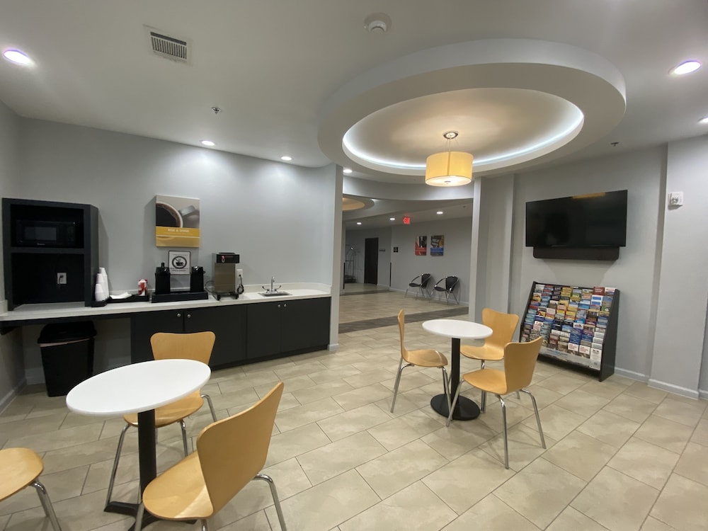 Studio 6 Suites Texas City, Tx - I-45 South - Property Image 17