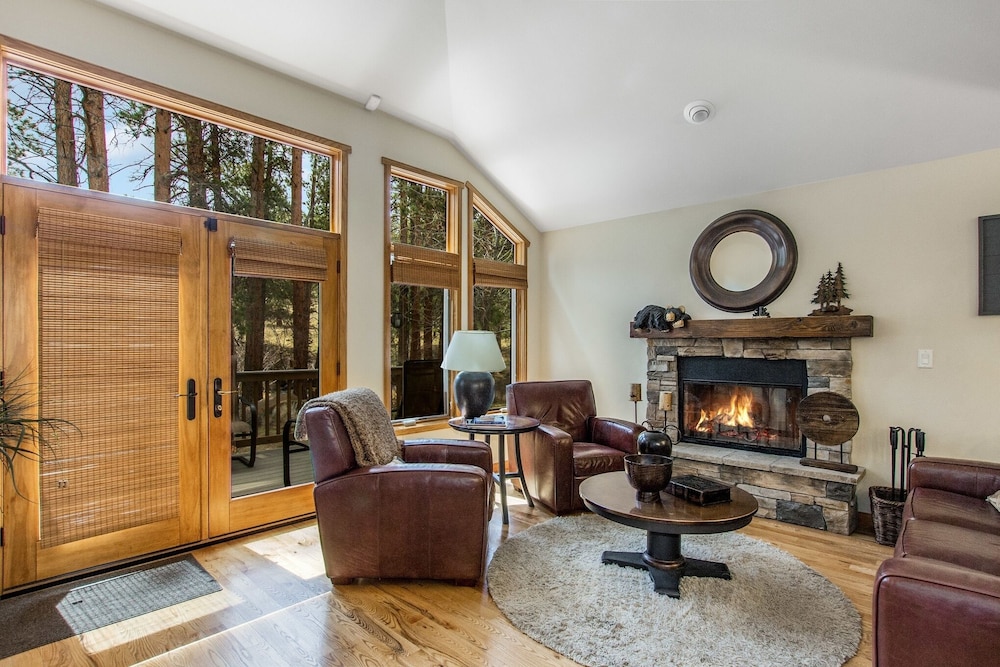 Luxury Rocky Mountain River Retreat - 3 Br Townhouse