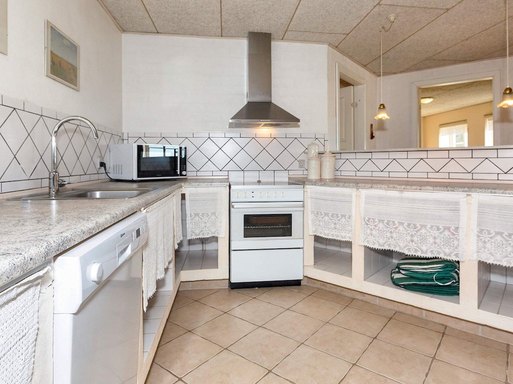 Adorable Holiday Home in Fur near Sea view 3