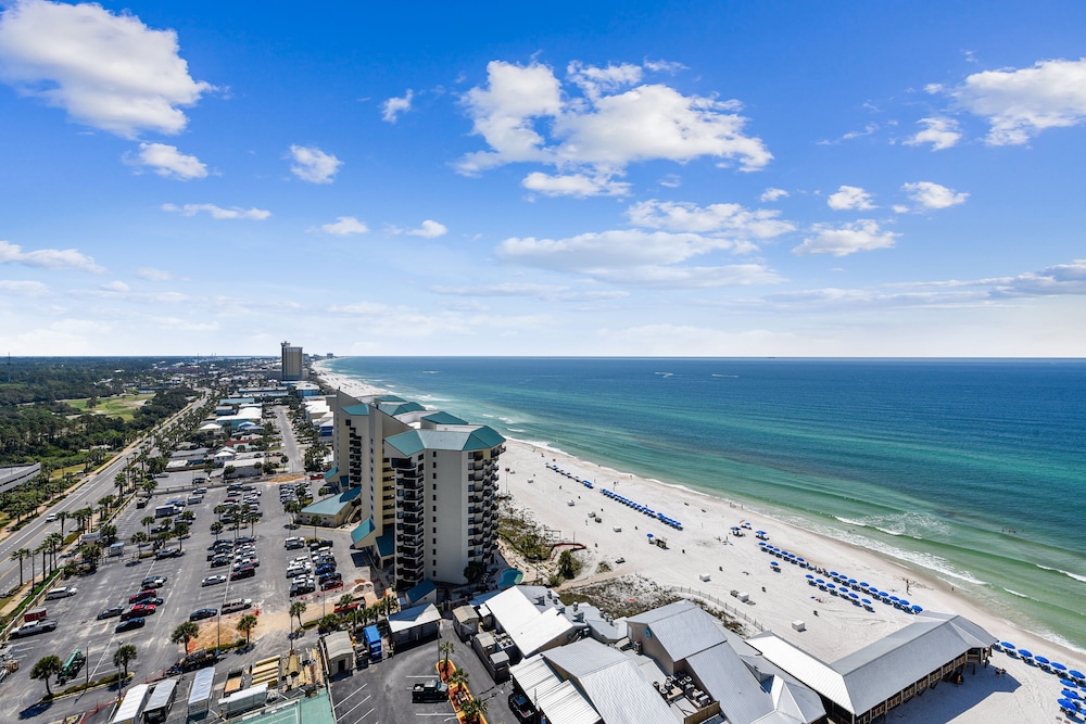 Hotel Shores of Panama by Book That Condo - Image 1