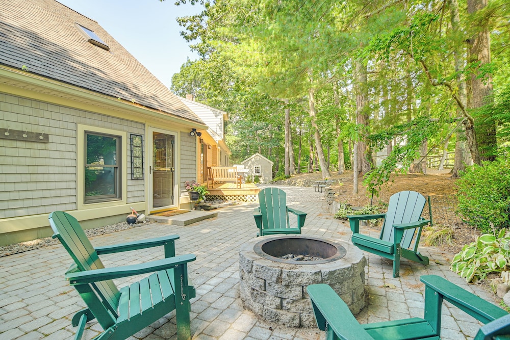 2 Mi to Beaches: Charming Kennebunk Family Home