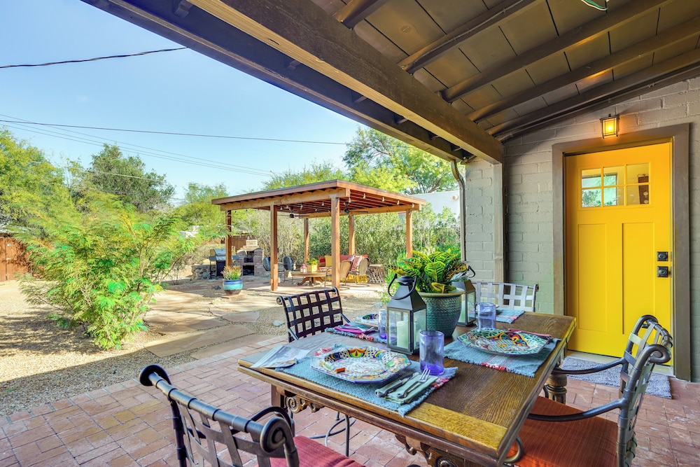 Gazebo, Patios & Grill: Colorful Tucson Retreat!