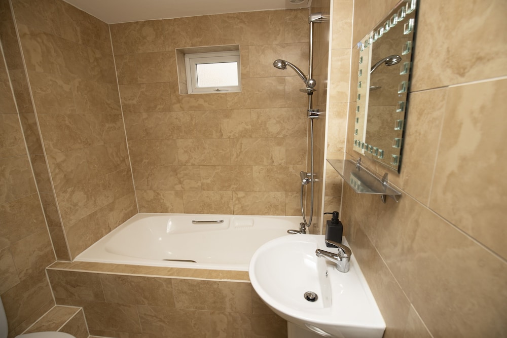 Southport Vacations - The Stamford Apartment - Property Image 6