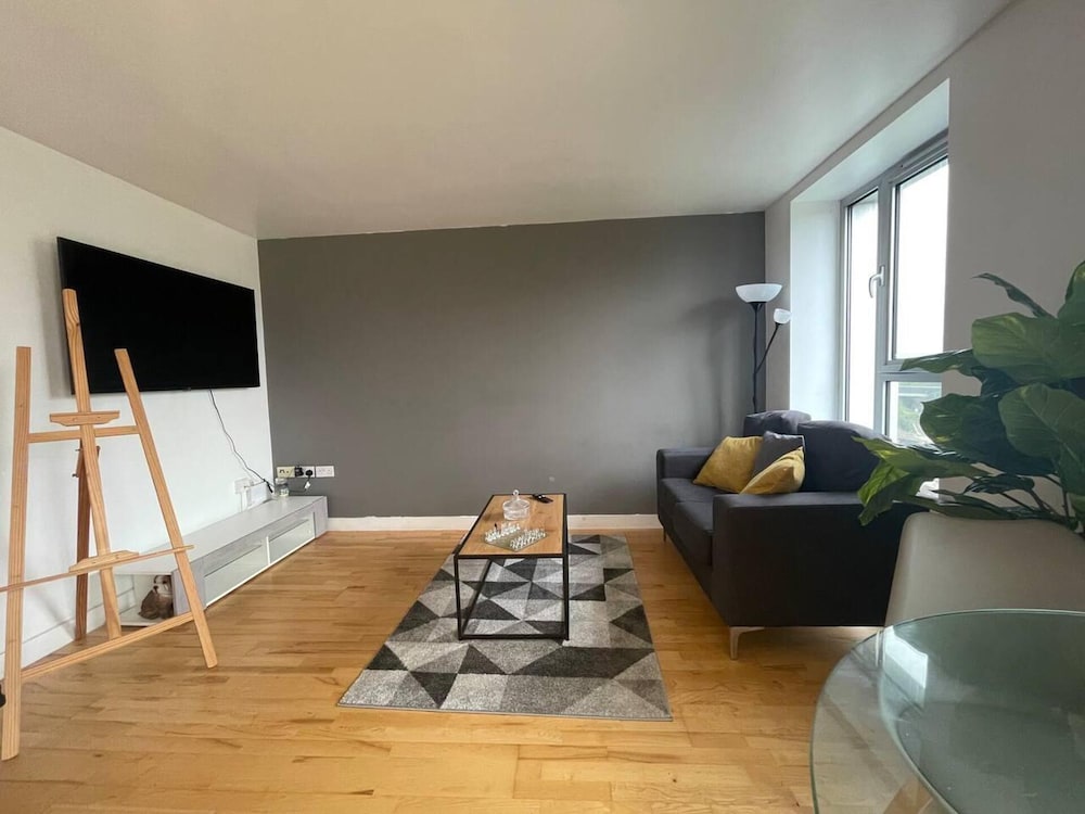 Beautiful 1-bed Apartment in Manchester City view 5