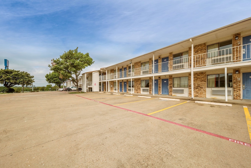 Motel 6 Red Oak, TX - Dallas - Property Image 5