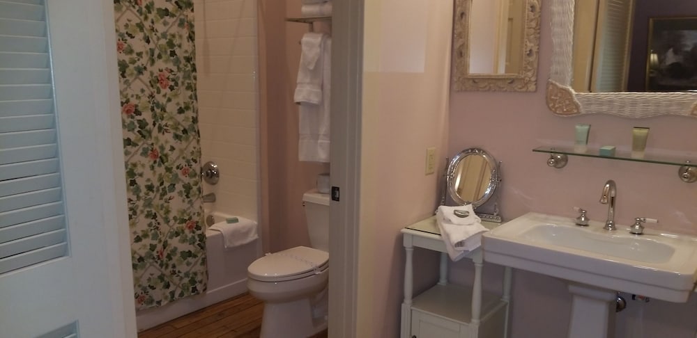 Downtown Guest Quarters Hotel