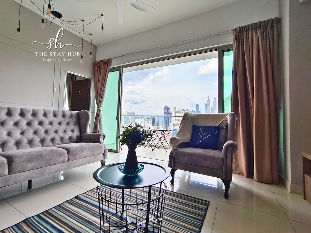 Regalia Residence The Sky Pool Suite