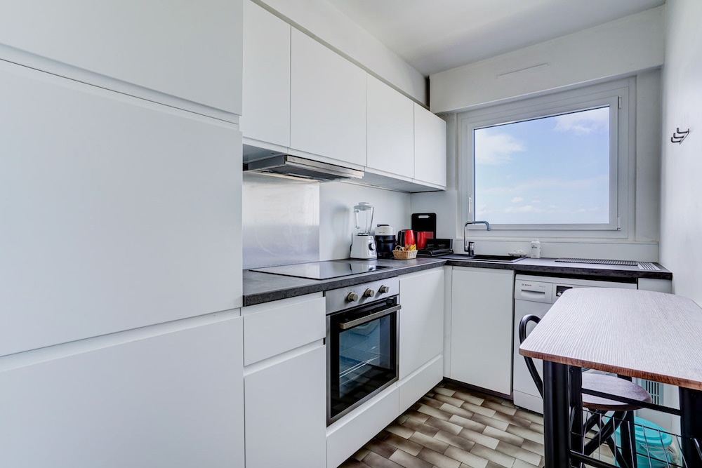 Montparnasse View Nice 1 Bedroom in Montparnasse