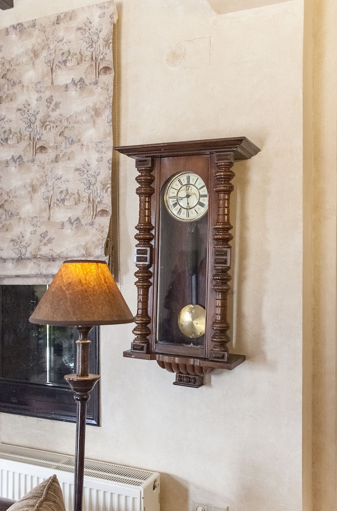 Ostra Menalon Luxury Suites