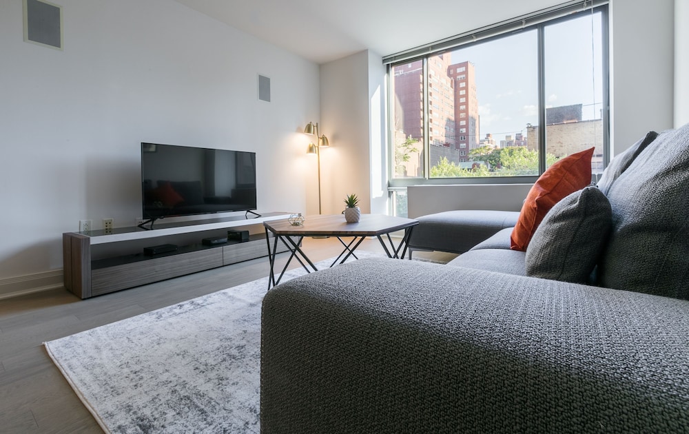 Beautiful 1 Bed Fully Furnished Apartment