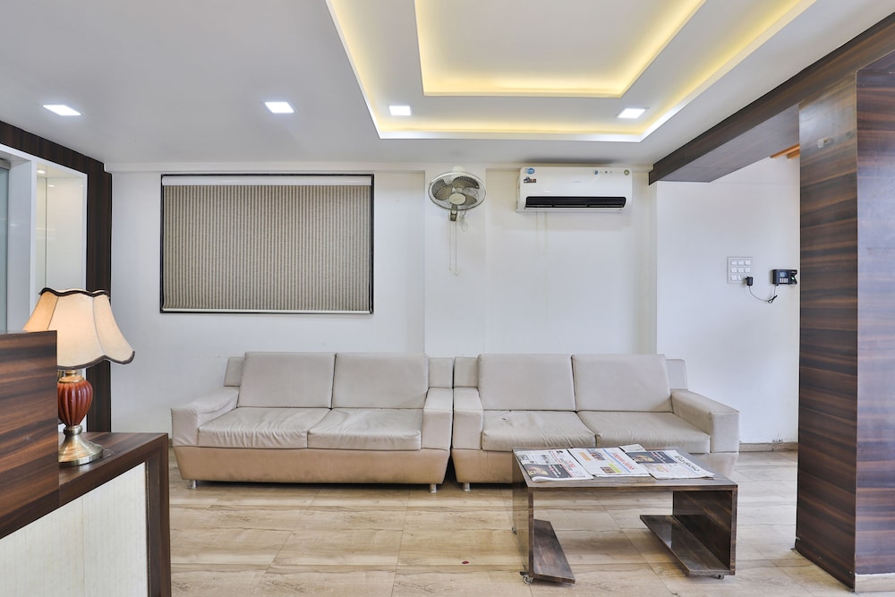 OYO 27633 Hotel Dan view 4