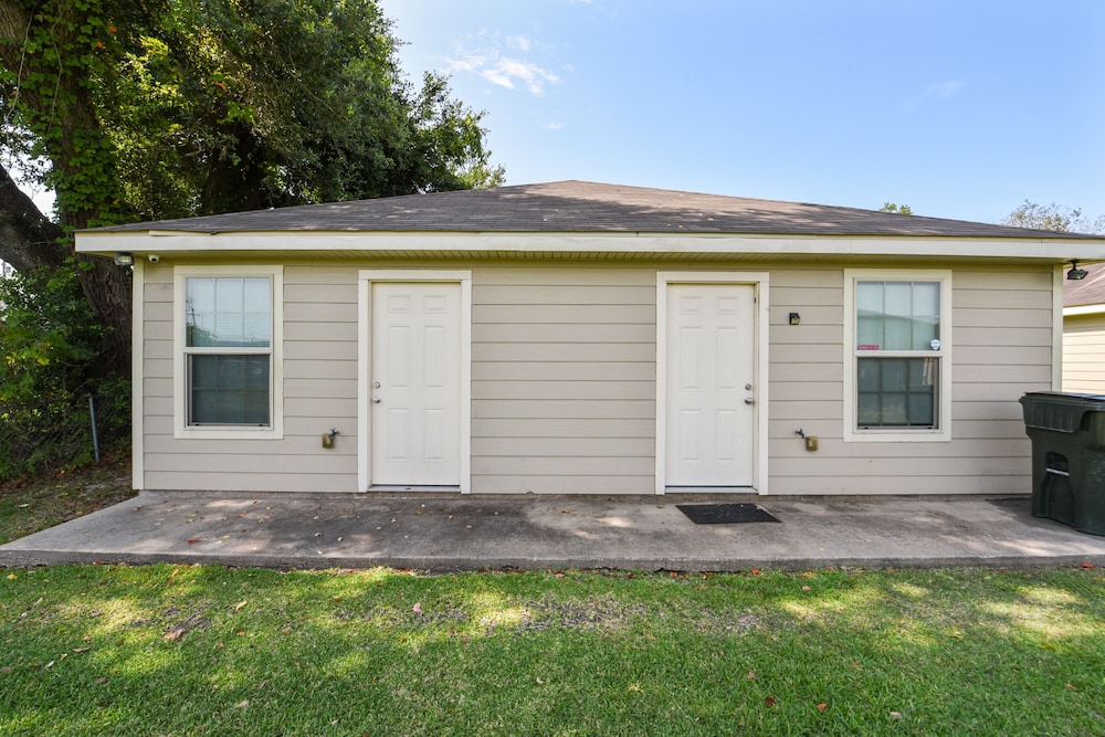 Lovely Lake Charles Duplex in Central Location! view 2