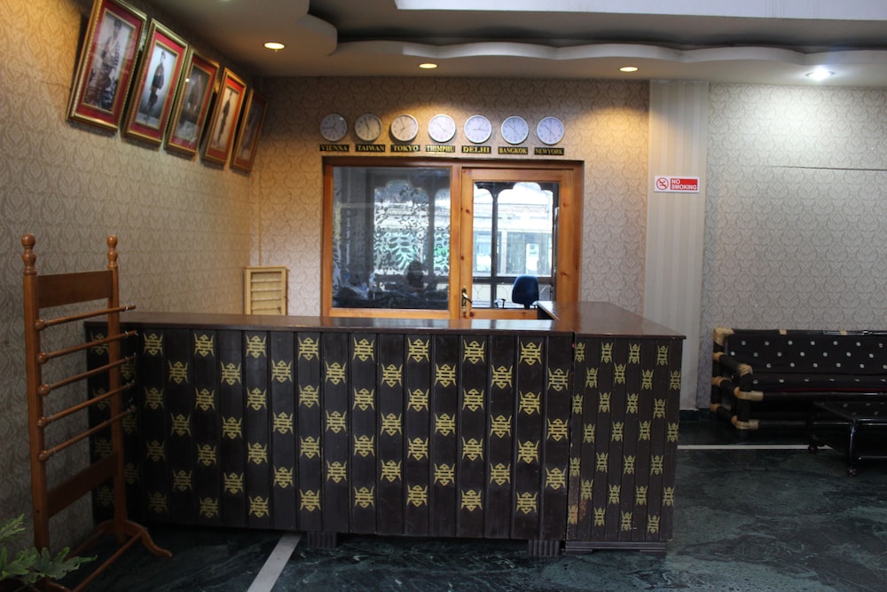 Reception & Lobby