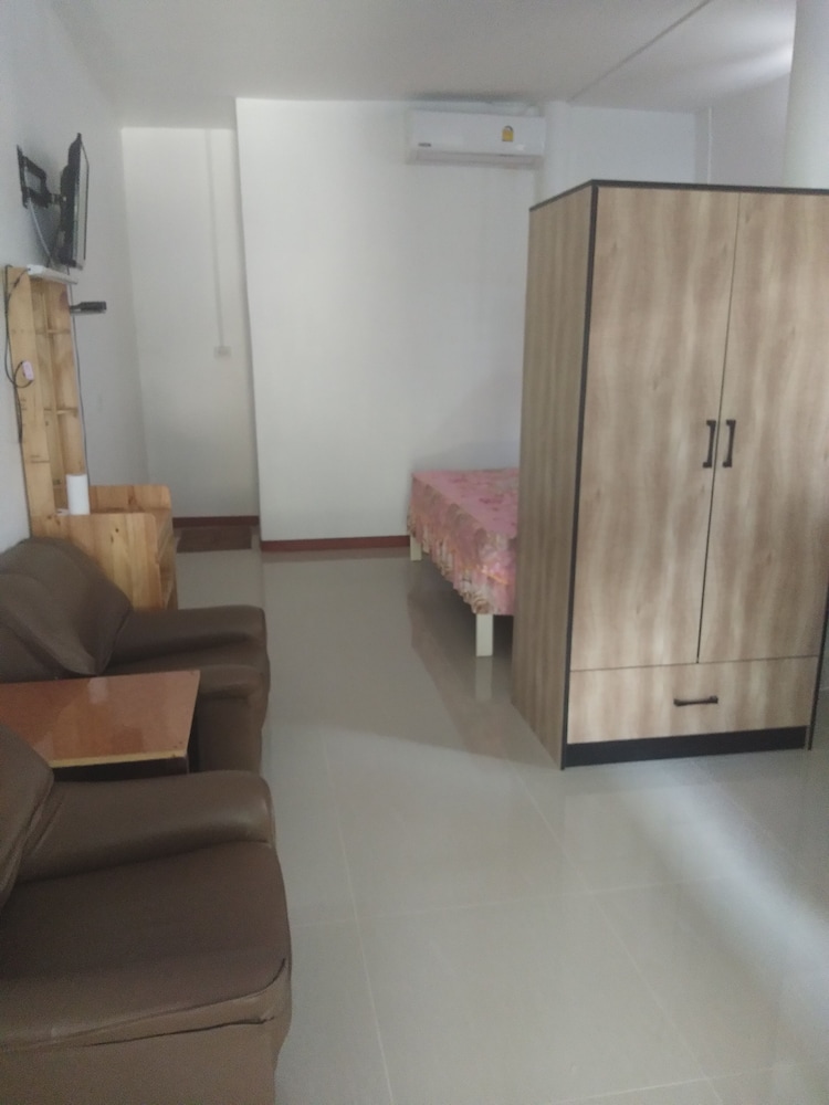 Chomlay Restaurant & Room for Rent