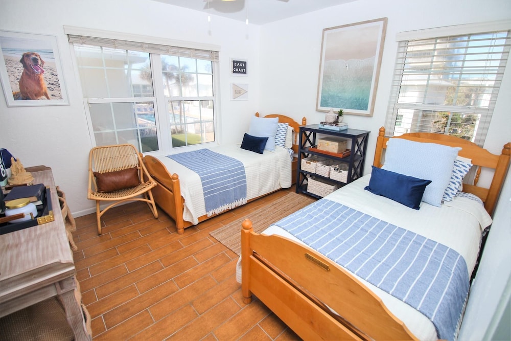 Colony Beach Club 223