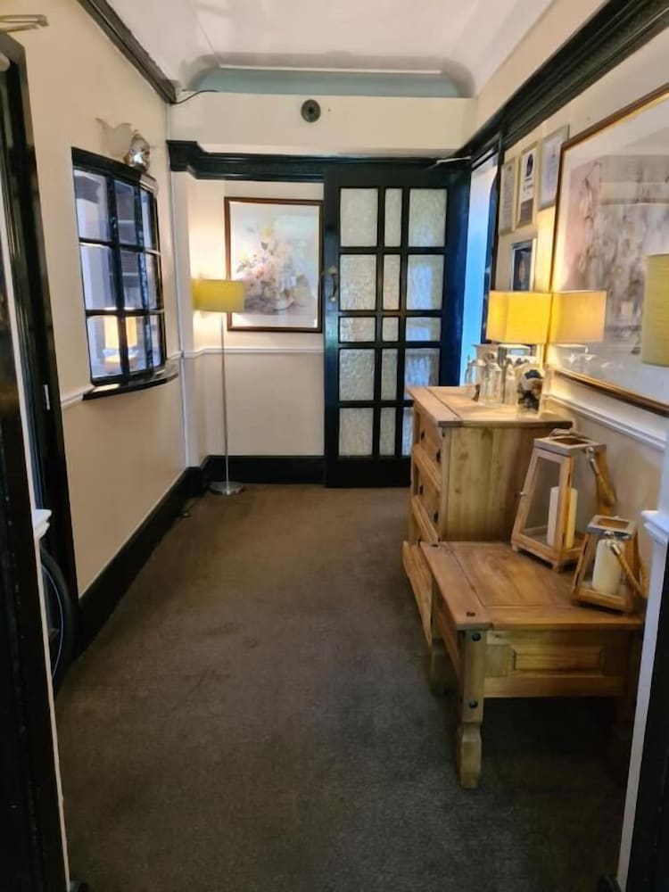 Tudor Lodge Hotel