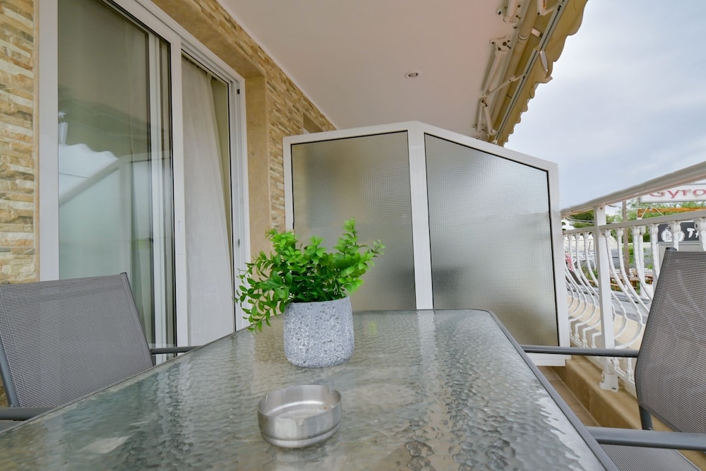 Tommy Seafront No 1 by Rentalspro - Nea Flogita