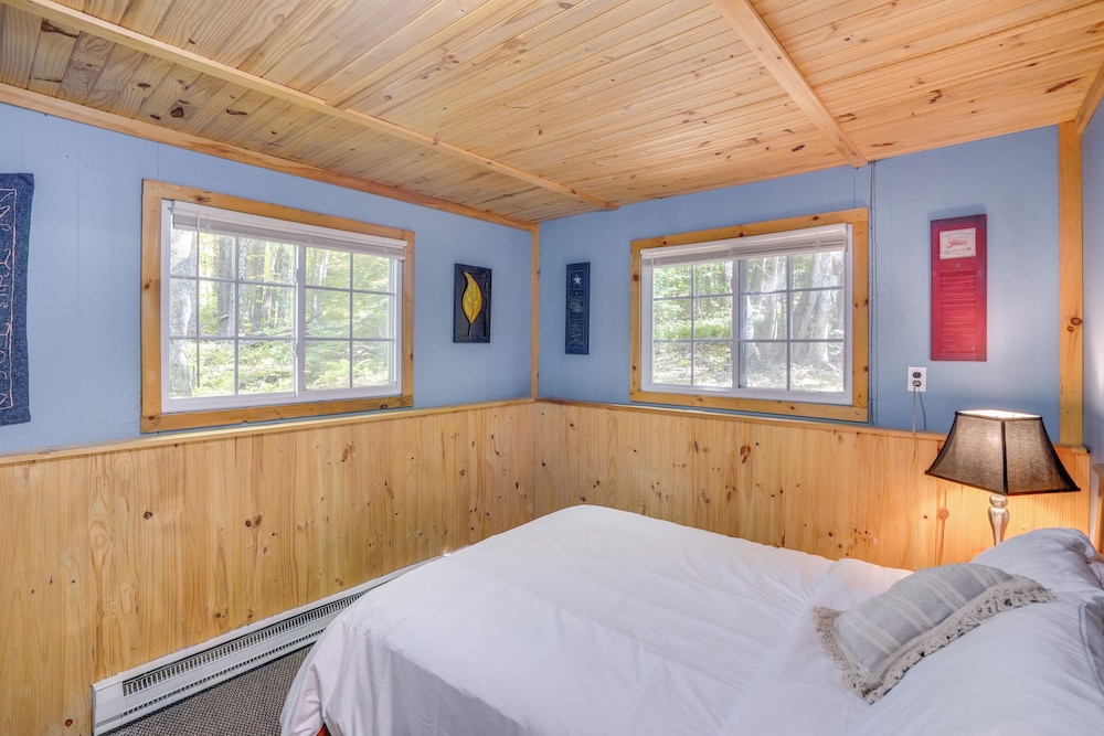 Treehouse Chalet Near Mt. Snow w/ On-site Trails!
