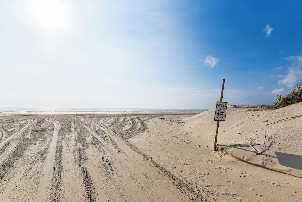 'the Beach House' Bolivar Peninsula Family Getaway