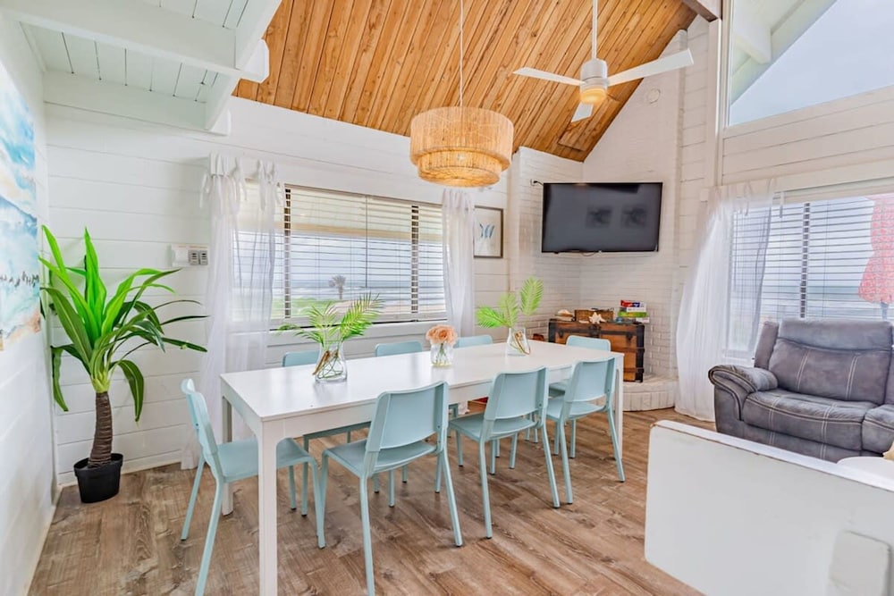 Pelican Beach Private Ocean Front Beach House- Sleeps 10 Bring Your Surf Boards