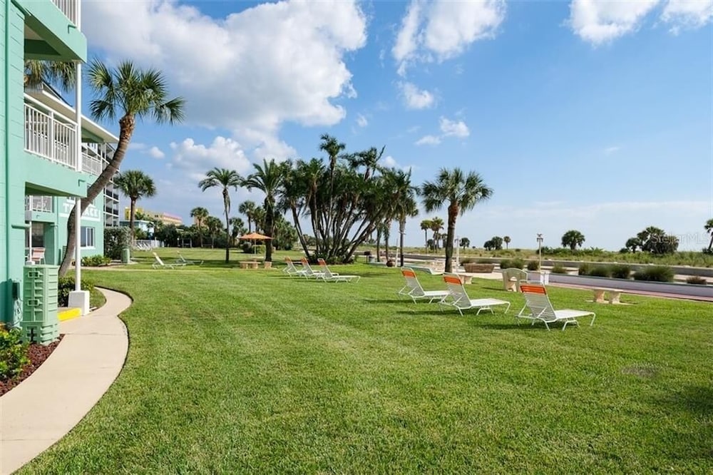 Tropic Terrace #23 - Beachfront Rental Condo by RedAwning view 4