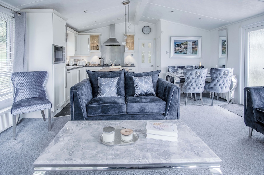 1 Manor Lodge - 3 Bedroom Lodge - Pendine