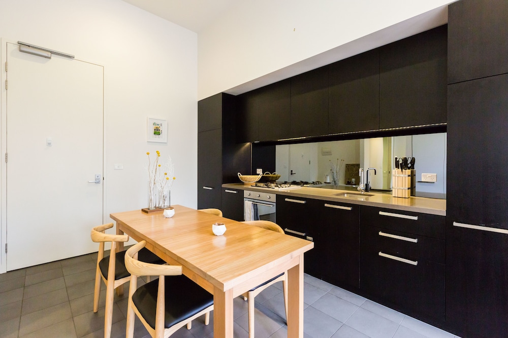 GEORGE, 1BDR North Melbourne Apartment