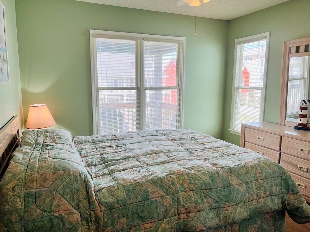 Tradewinds 4 Bedroom Home by RedAwning