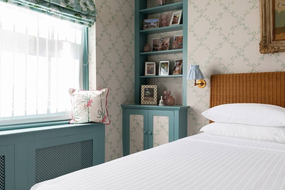 Westbourne Park Road Xvii by Onefinestay
