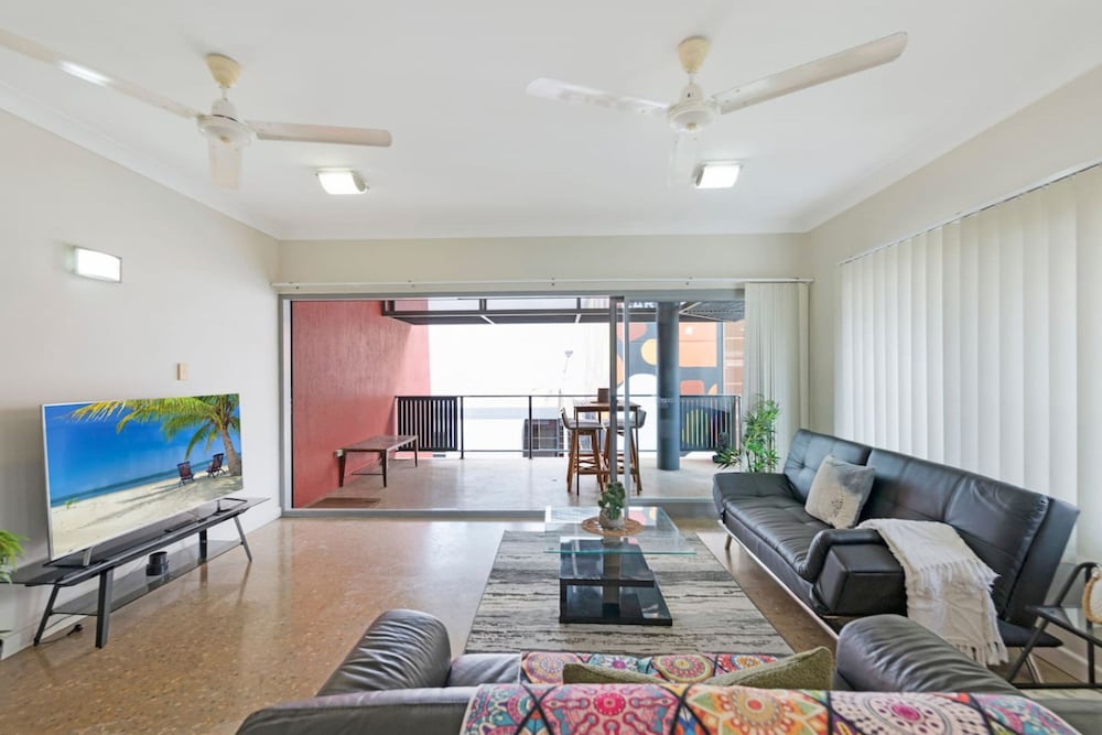 Zen City-venture Balcony Dining - Cozy - CBD
