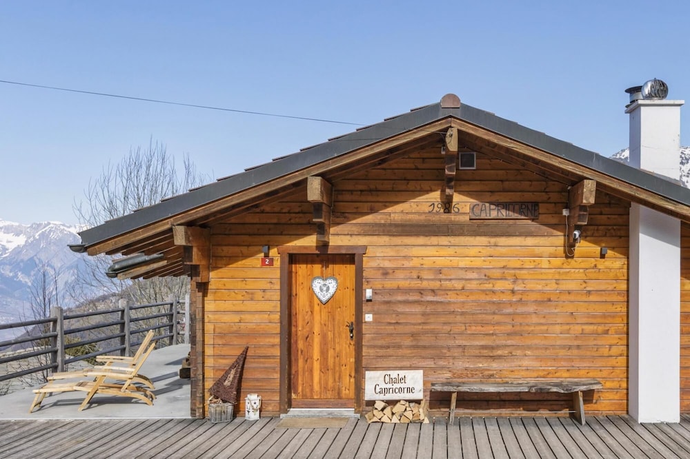 Chalet Capricorne -impeccable Ski in out Chalet With Sauna and Views