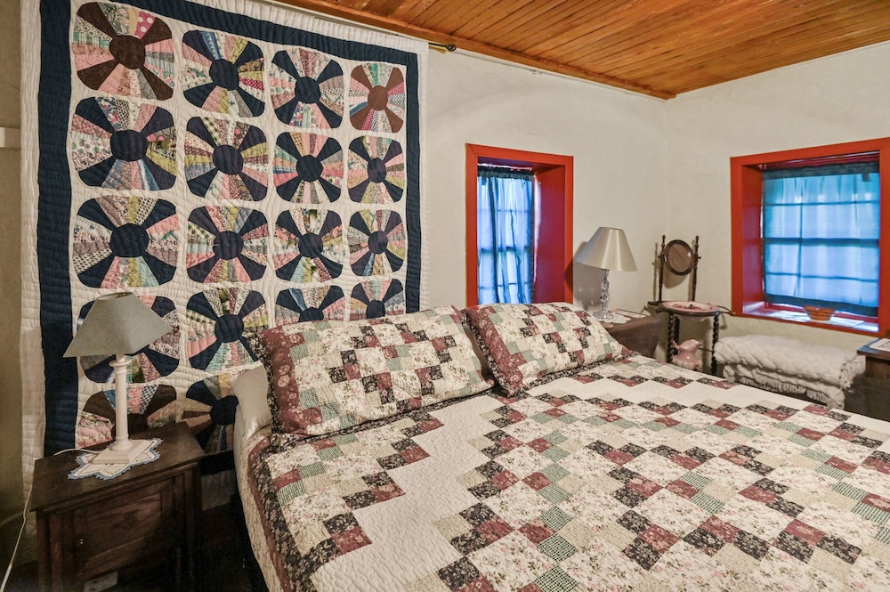 Stein Haus Ranch 4 Bedroom Home by RedAwning view 4