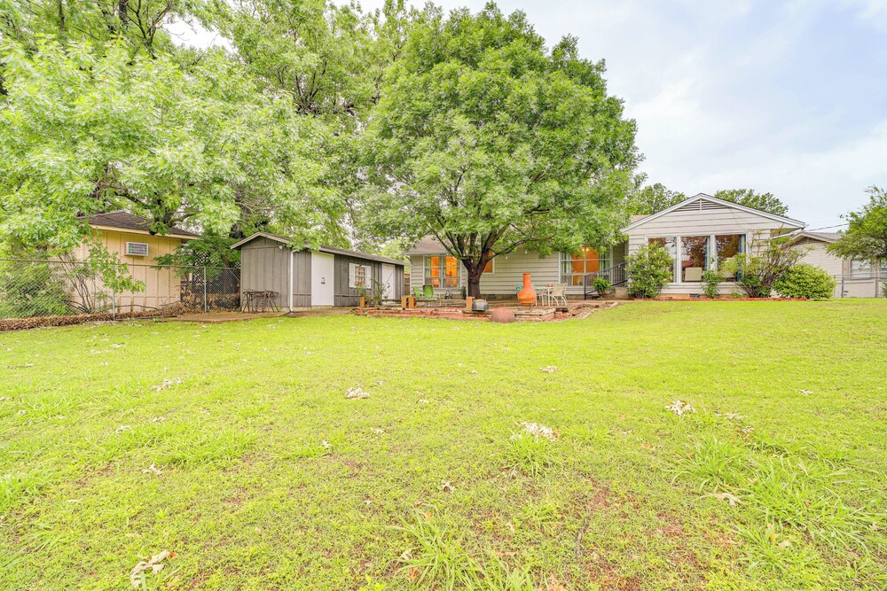 6 Mi to Dtwn: Waterfront Home in Tulsa!