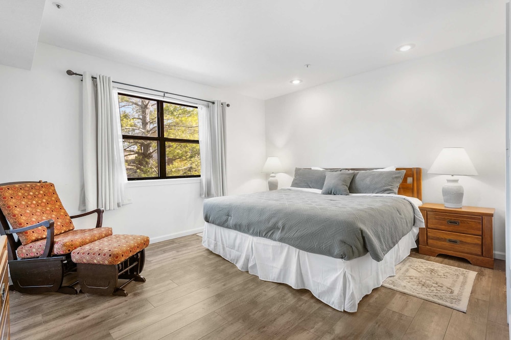 Fairway View Duo Stay for 12!