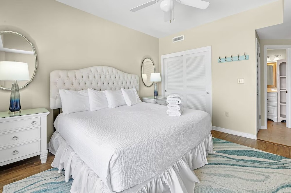 The Palms West 813