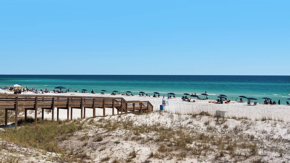 Crystal Sands 112b: Beachfront Condo With Front-row Gulf Views