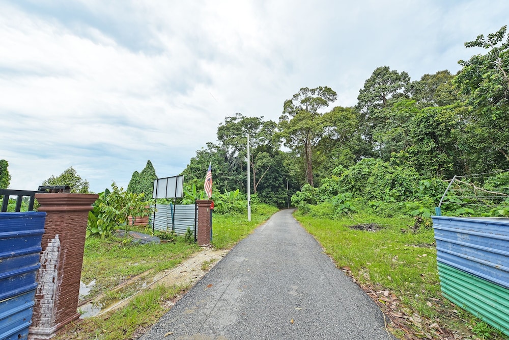 OYO HOME 90682 Liliz Mambang Farmstay photo 5