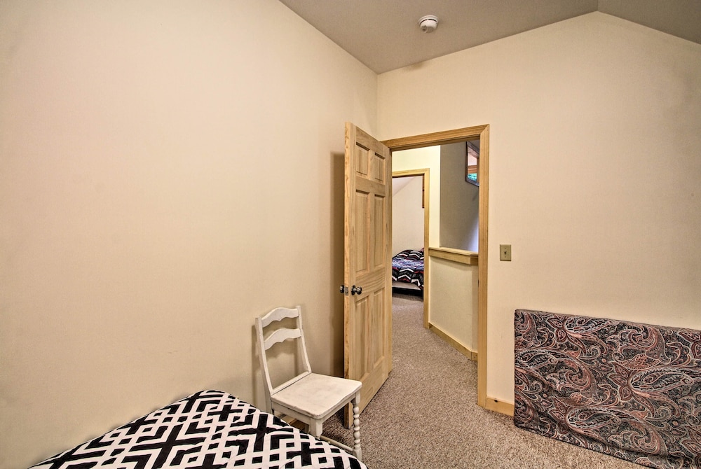 Pet-friendly Rumney Cabin on Stinson Lake!