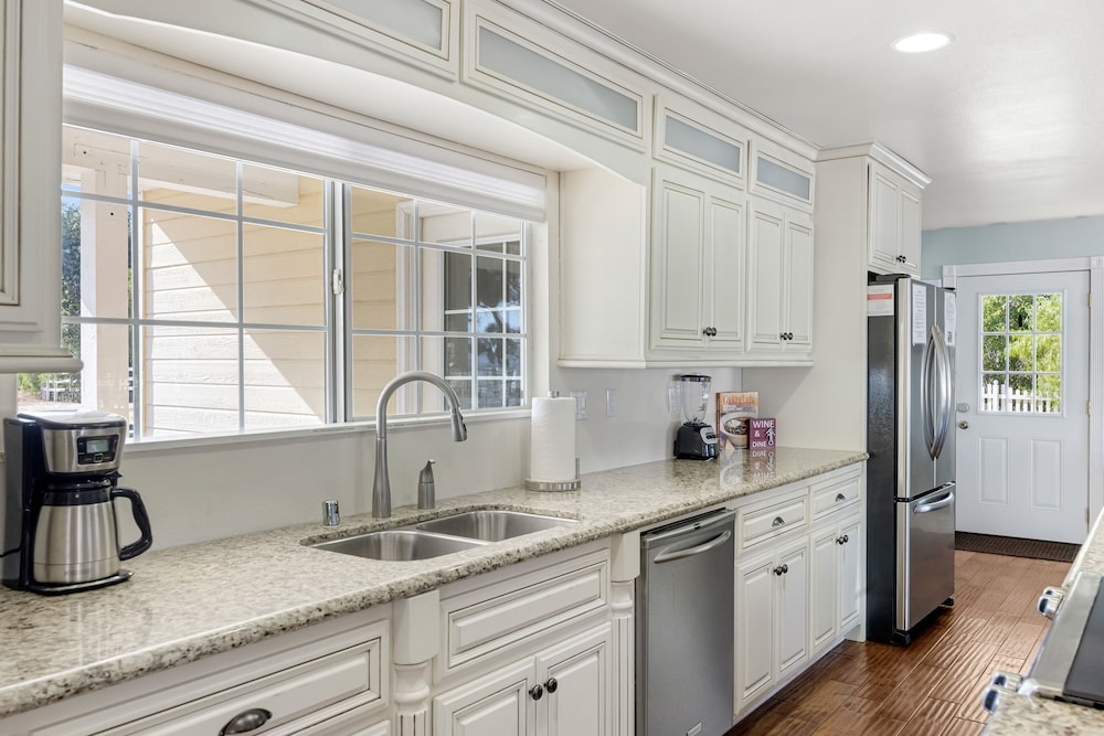 Wine Country Retreat Gorgeous Views Minutes to Wineries