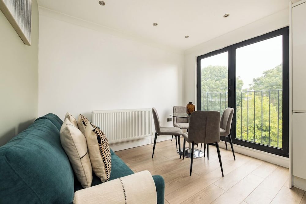 Cosy Double Room in Acton