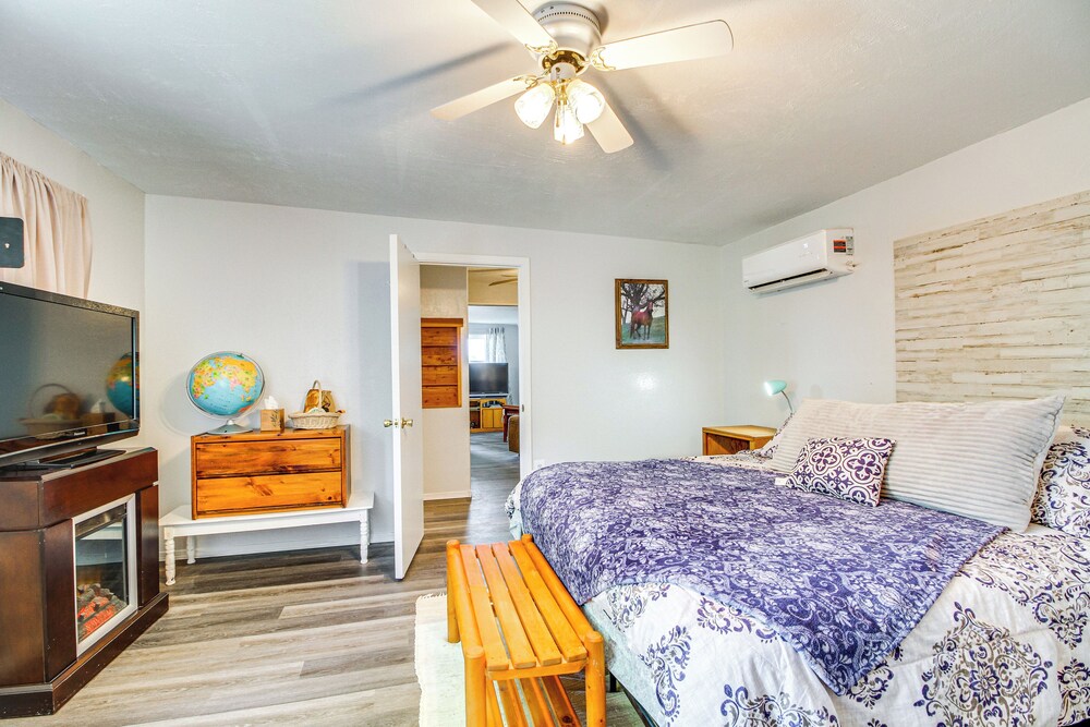 4 Mi to Rio Grande: Bosque Farms Home w/ Patio!