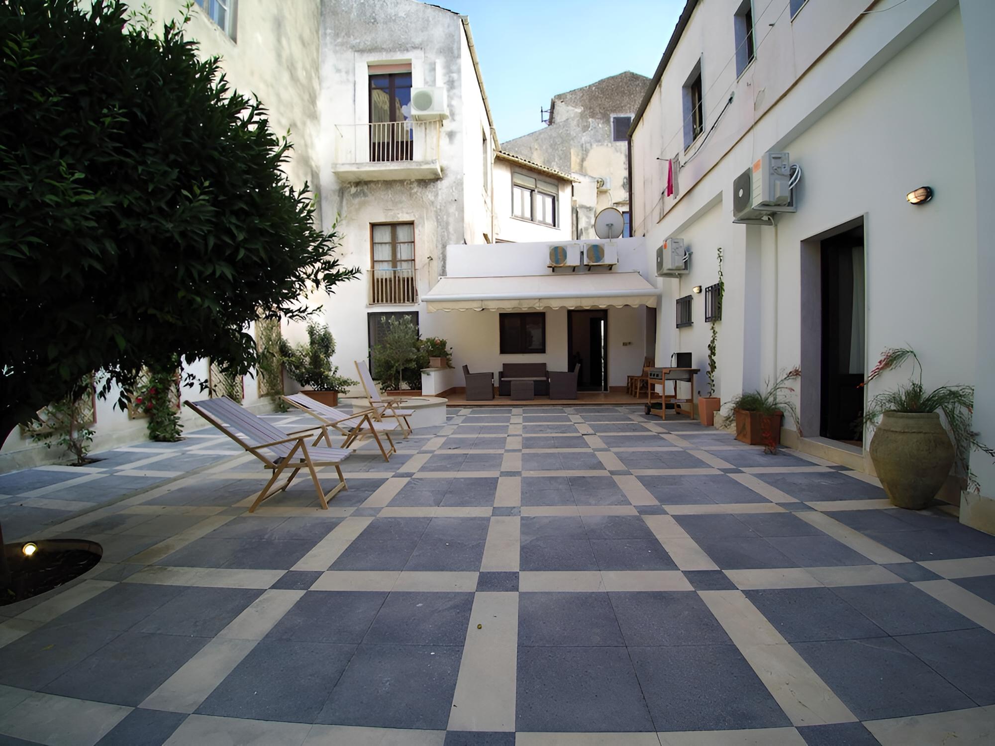 Patio Mirabella in Siracusa view 3