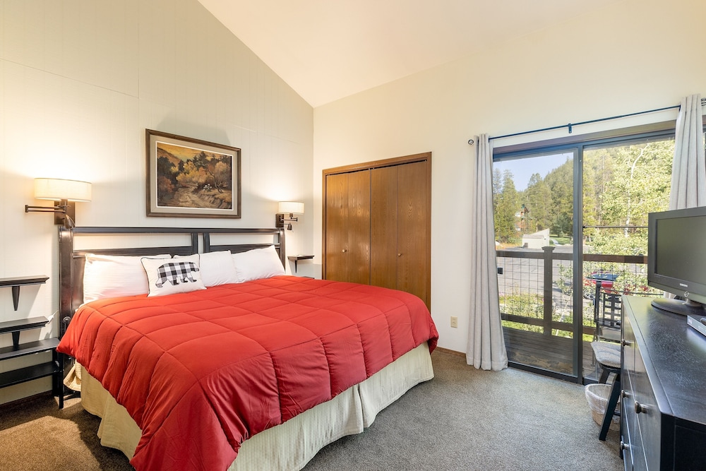 1196 Flying Dutchman 1 Bedroom Condo by RedAwning view 2