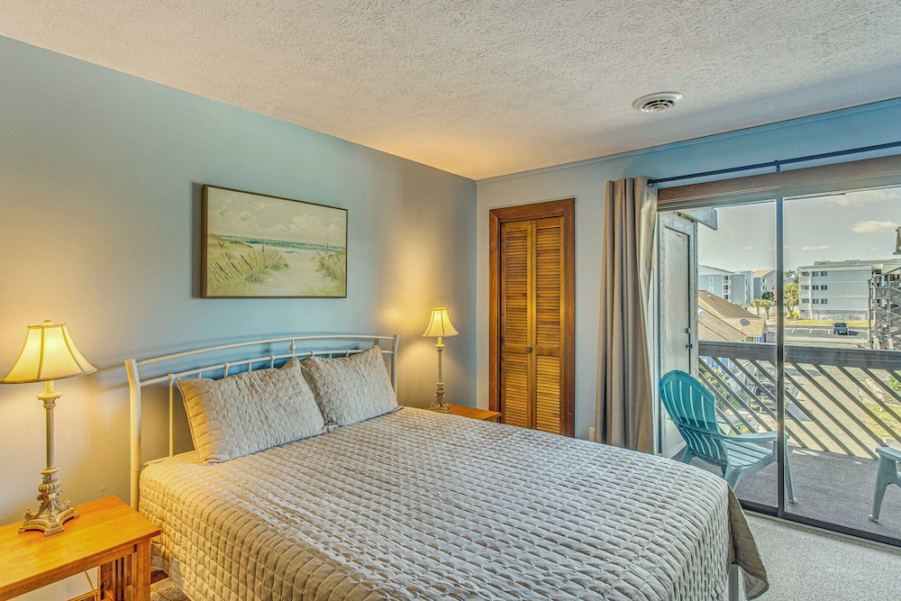 Walk to Ocean: Condo w/ 3 Pools in Myrtle Beach