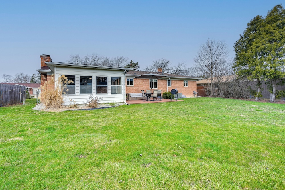 3 Mi to Dtwn Saginaw: Spacious & Updated Home!