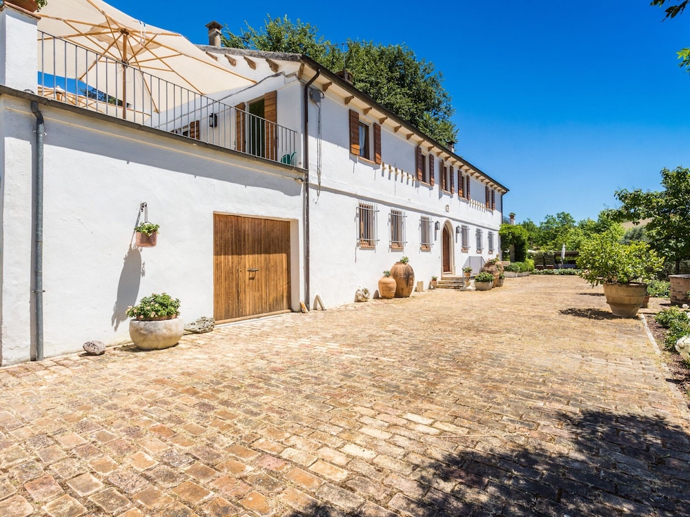 Belvilla by OYO Villa Limoni Dieci view 4