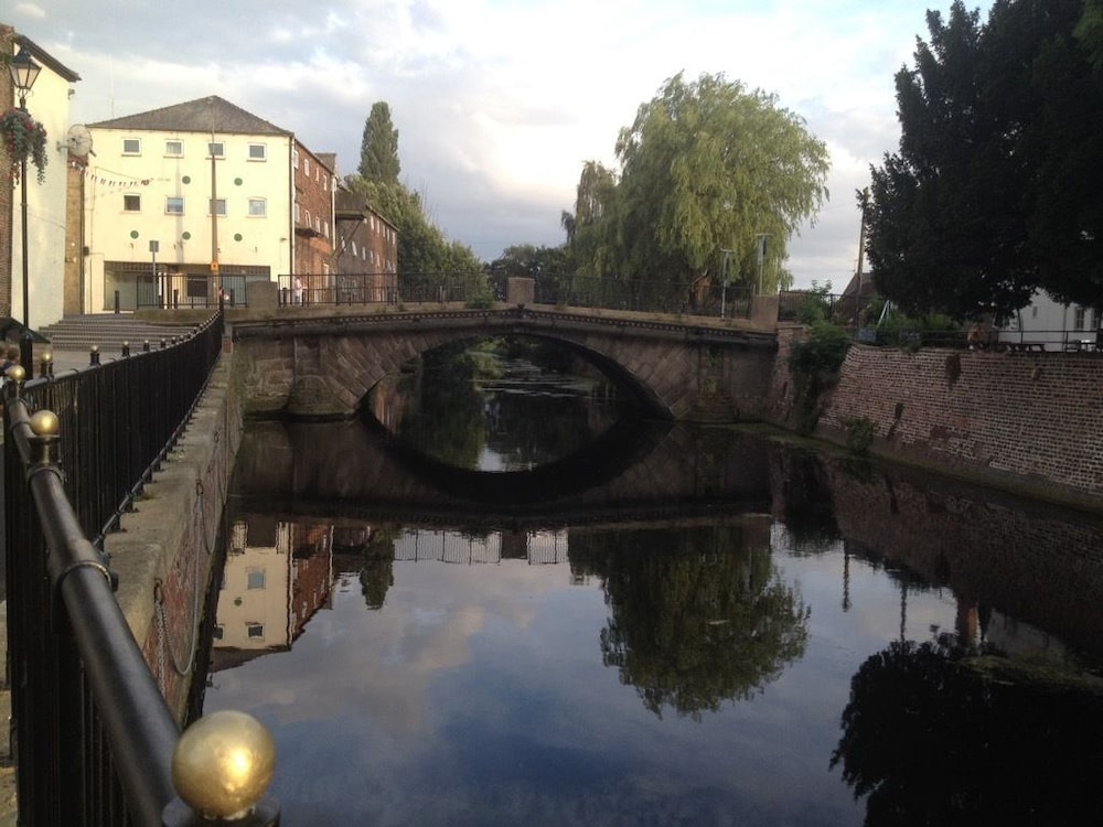 Riverside Mews